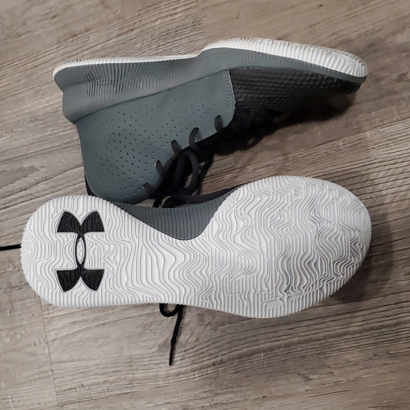 Under Armour W Jet High Top Sneakers - Picture 9 of 9